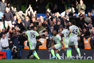 Title Race Heats Up as City Cruise, Arsenal Stumble in Dramatic Weekend