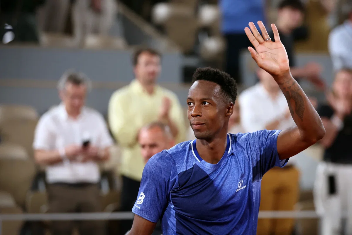 Monfils Bids Emotional Farewell to Roland Garros After Midnight Tribute