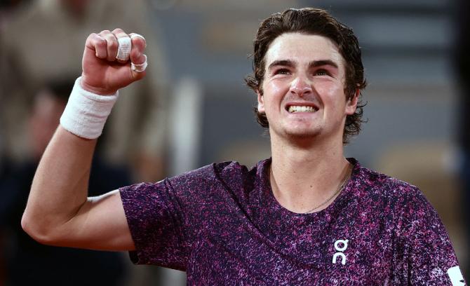 Fonseca’s Dream Run Continues as Teen Stars Light Up Roland Garros