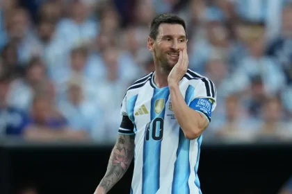 Argentina and England Survive Quarter-final Tests to Set Up Blockbuster Semi-final